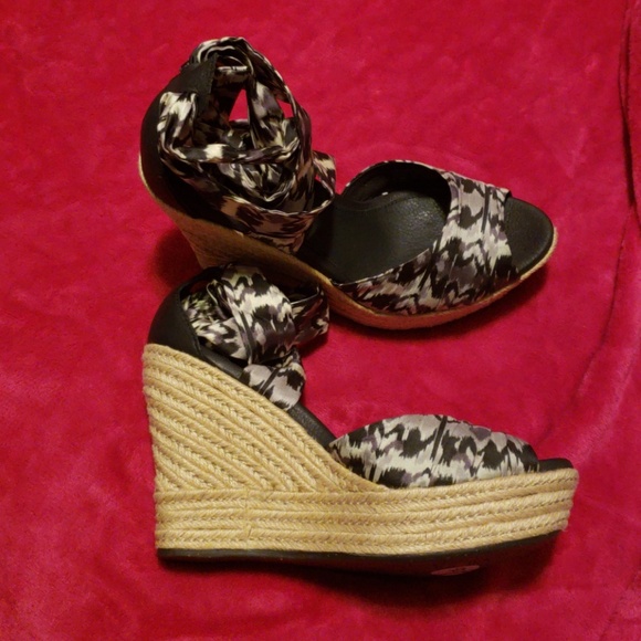 Uggs shoes - Picture 2 of 5